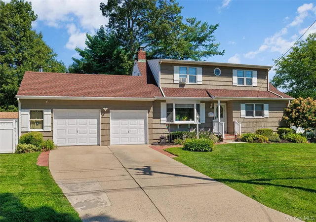 Single family home for sale at 13 Westwood Dr, Babylon, NY 11703 | MLS# 1041339