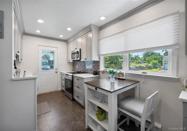 Photo 3 of Single family home for sale at 13 Westwood Dr, Babylon, NY 11703 | MLS# 1041339 | Listing updated on 2026-09-29