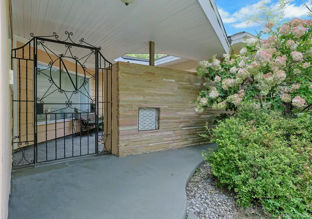 Photo 3 of Single family home for sale at 130 Apple Ln Dr, Middletown, NY 10940 | MLS# 1041345 | Listing updated on 2026-08-29