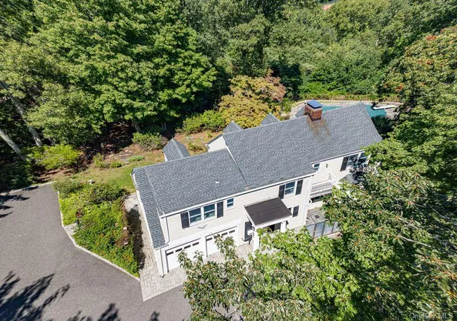 Photo 3 of Single family home for sale at 105 Laurel Ln, Brookhaven, NY 11777 | MLS# 1041354 | Listing updated on 2026-09-04