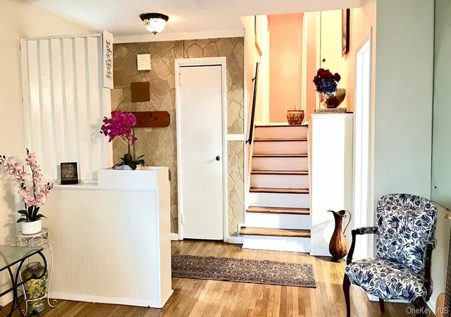 Photo 3 of Sale Pending at 5 Arizona Pl, Huntington, NY 11746 | MLS# 1041406 | Listing updated on 2026-09-01