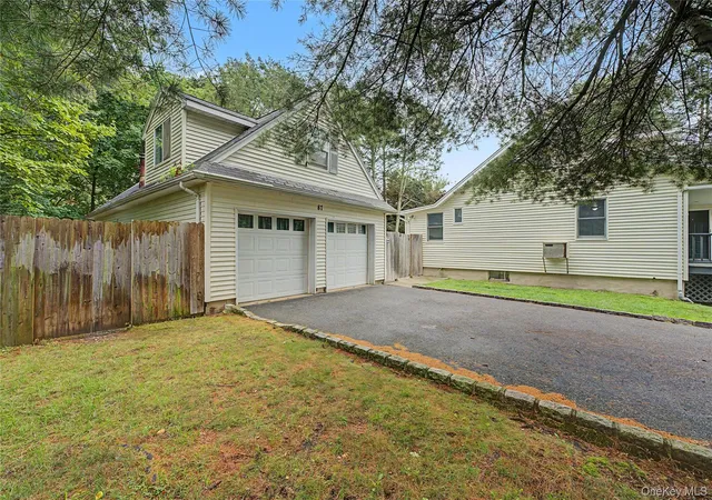 Photo 3 of Sale Pending at 87 Daly Rd, Huntington, NY 11731 | MLS# 1041408 | Listing updated on 2026-09-19