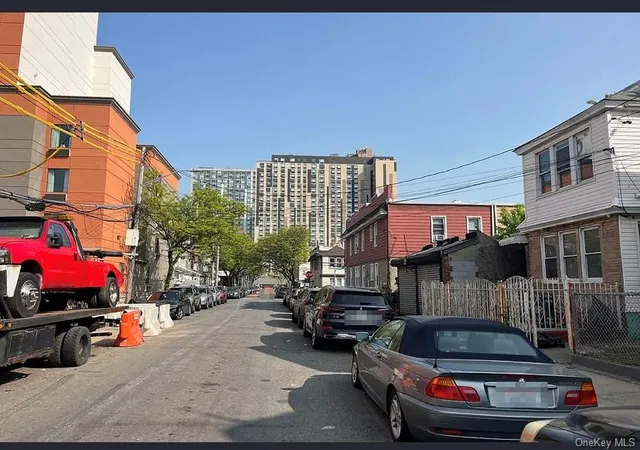 Listing Photo 4 - Condo for sale in building located at 9711 147th Pl, New York, NY 11435