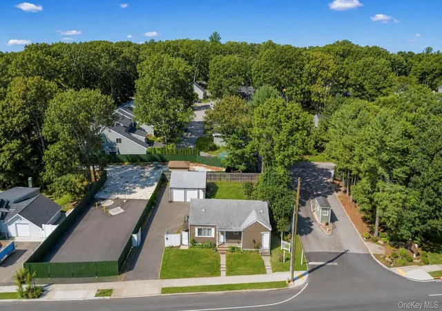 Photo 3 of Single family home for sale at 666 Rosevale Ave, Islip, NY 11779 | MLS# 1041427 | Listing updated on 2026-10-06