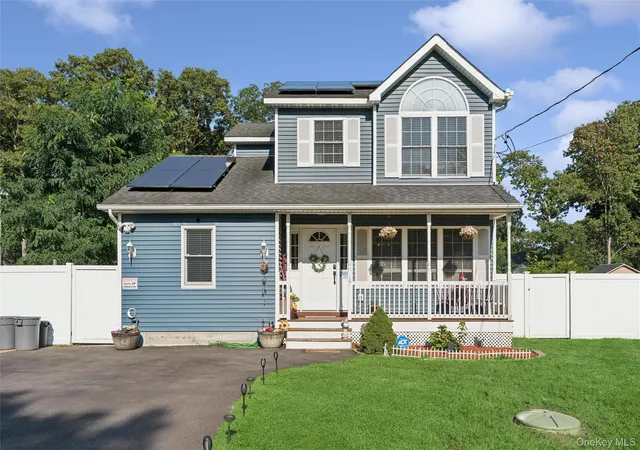 Photo 2 of Sale Pending at 17 Robinwood St, Brookhaven, NY 11950 | MLS# 1041445 | Listing updated on 2026-09-24