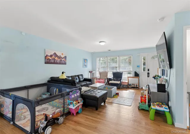 Photo 3 of Sale Pending at 17 Robinwood St, Brookhaven, NY 11950 | MLS# 1041445 | Listing updated on 2026-09-24