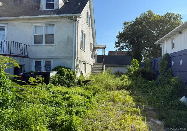Photo 3 of Single family home for sale at 524 Bayview Ave, Hempstead, NY 11516 | MLS# 1041448 | Listing updated on 2026-09-18