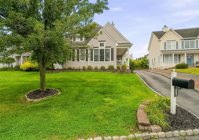 Photo 2 of Single family home for sale at 6 Paisley Ct, Woodbury, NY 10930 | MLS# 1041475 | Listing updated on 2026-09-07