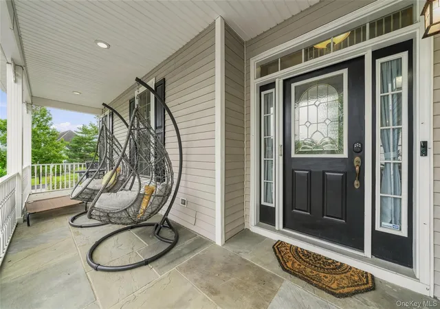 Photo 3 of Single family home for sale at 6 Paisley Ct, Woodbury, NY 10930 | MLS# 1041475 | Listing updated on 2026-09-07