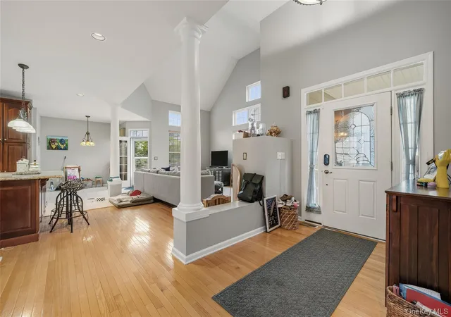 Photo 4 of Single family home for sale at 6 Paisley Ct, Woodbury, NY 10930 | MLS# 1041475 | Listing updated on 2026-09-07