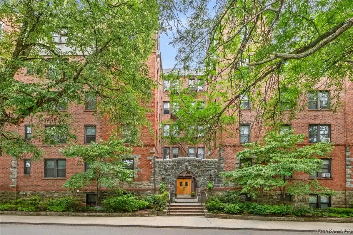 Listing Photo 2 - Condo for sale in 20 William St located at 20 William St, Mount Vernon, NY 10552 - Unit #2G
