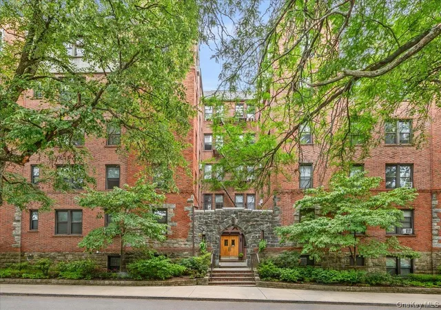 Listing Photo 2 - Condo for sale in building located at 20 William St, Mount Vernon, NY 10552 - Unit #2G