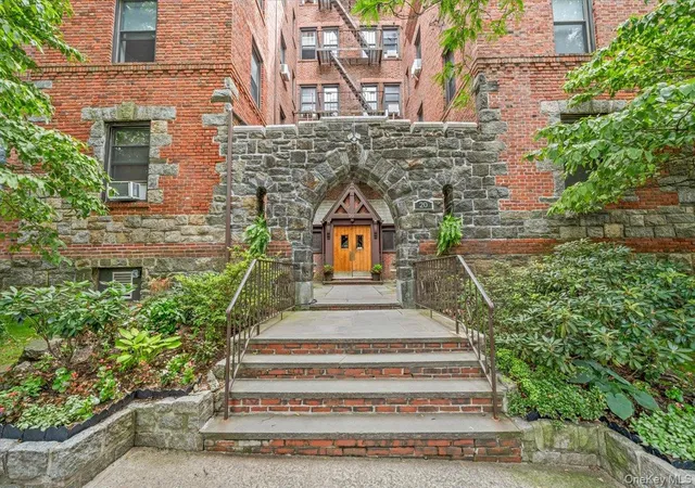 Listing Photo 3 - Condo for sale in building located at 20 William St, Mount Vernon, NY 10552 - Unit #2G