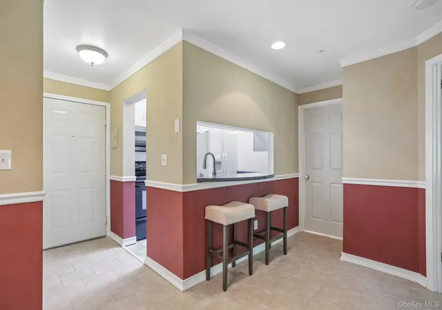 Photo 3 of Condo for sale at 500 Pondside Dr #4L, Greenburgh, NY 10607 | MLS# 1041550 | Listing updated on 2026-08-31