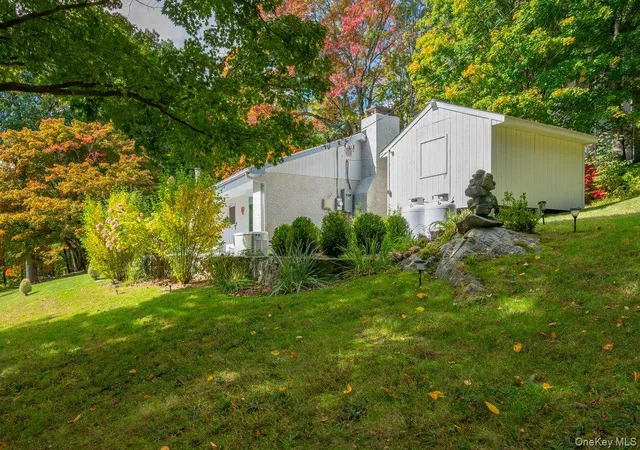 Photo 3 of Single family home for sale at 18 Blueberry Hl Rd, Carmel, NY 10541 | MLS# 1041553 | Listing updated on 2026-10-09