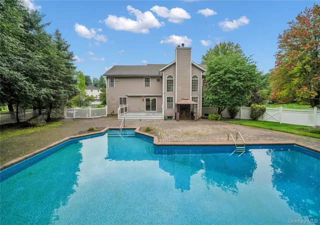 Photo 3 of Sale Pending at 9 Gooler Ct, Stony Point, NY 10980 | MLS# 1041603 | Listing updated on 2026-09-25