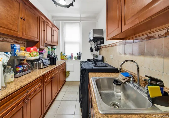 Listing Photo 5 - Condo for sale in building located at 1972 Lafontaine Ave, New York, NY 10457 - Unit #1972