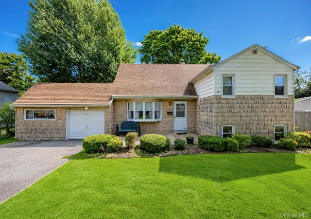 Photo 1 of Single family home for sale at 1425 Pine Dr, Islip, NY 11706 | MLS# 1041672 | Listing updated on 2026-09-06
