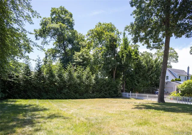 Photo 18 of Single family home for sale at 185 Maiden Ln, Southold, NY 11952 | MLS# 1041698 | Listing updated on 2026-09-12