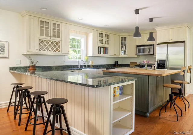 Photo 3 of Single family home for sale at 185 Maiden Ln, Southold, NY 11952 | MLS# 1041698 | Listing updated on 2026-10-08