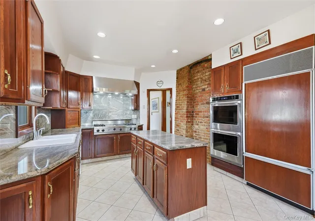 Photo 2 of Single family home for sale at 5 Woodland Pl, White Plains, NY 10606 | MLS# 1041701 | Listing updated on 2026-09-12