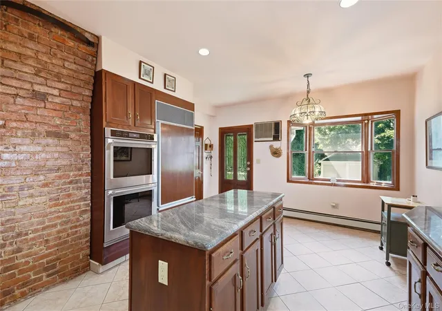 Photo 3 of Single family home for sale at 5 Woodland Pl, White Plains, NY 10606 | MLS# 1041701 | Listing updated on 2026-09-12