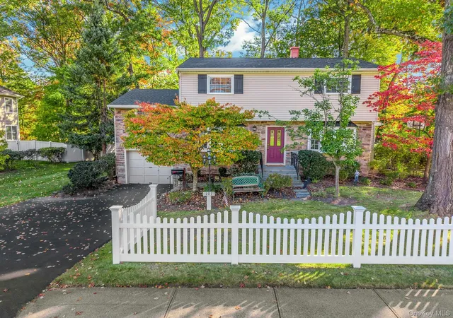 Photo 1 of Single family home for sale at 101 Shetland Dr, Clarkstown, NY 10956 | MLS# 1041713 | Listing updated on 2026-10-29