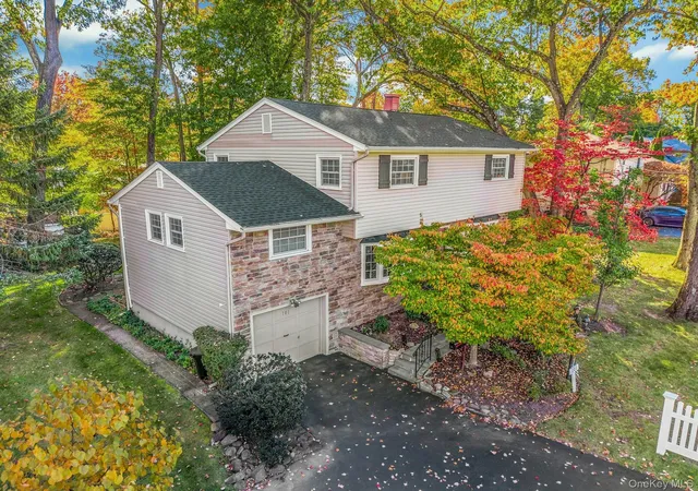 Photo 2 of Single family home for sale at 101 Shetland Dr, Clarkstown, NY 10956 | MLS# 1041713 | Listing updated on 2026-10-29