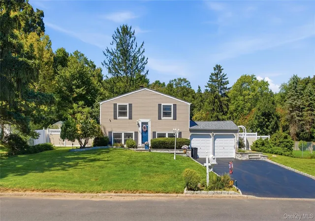 Photo 1 of Single family home for sale at 44 Ivy League Ln, Brookhaven, NY 11790 | MLS# 1041772 | Listing updated on 2026-09-27