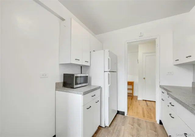 Listing Photo 5 - Condo for sale in building located at 5610 Netherland Ave, New York, NY 10471 - Unit #1G