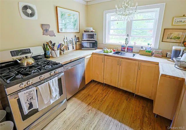 Photo 1 of Single family home for sale at 1085 Violet Ave, Hyde Park, NY 12538 | MLS# 1041828 | Listing updated on 2026-09-25