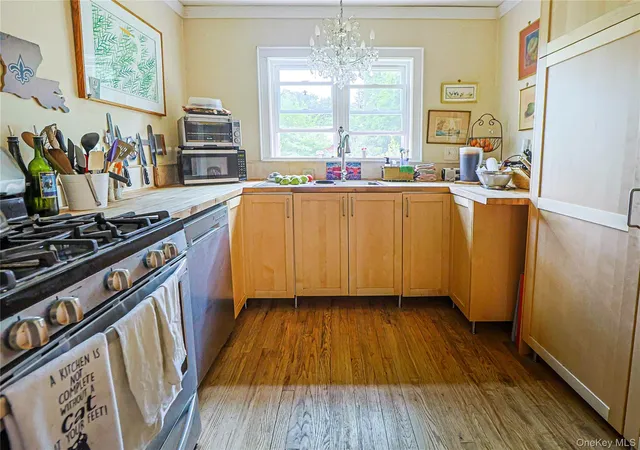 Photo 2 of Single family home for sale at 1085 Violet Ave, Hyde Park, NY 12538 | MLS# 1041828 | Listing updated on 2026-09-25