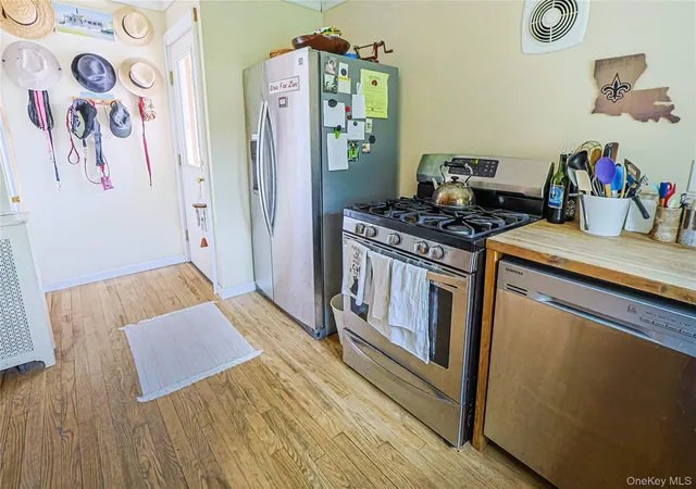 Photo 3 of Single family home for sale at 1085 Violet Ave, Hyde Park, NY 12538 | MLS# 1041828 | Listing updated on 2026-09-25