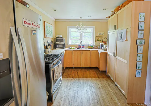 Photo 4 of Single family home for sale at 1085 Violet Ave, Hyde Park, NY 12538 | MLS# 1041828 | Listing updated on 2026-09-25