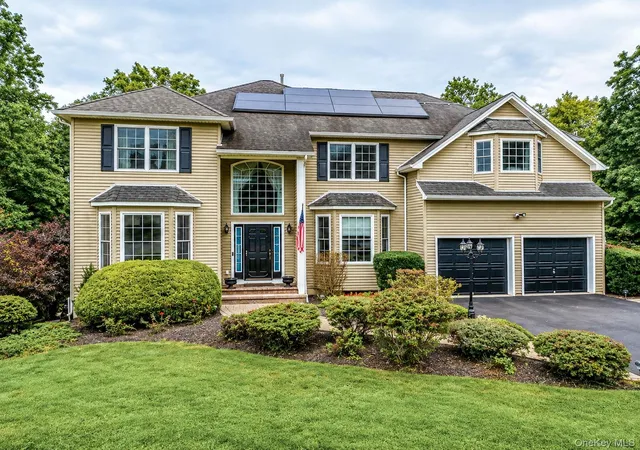 Photo 2 of Single family home for sale at 131 Winding Brk Ct, New Windsor, NY 12553 | MLS# 1041858 | Listing updated on 2026-09-17
