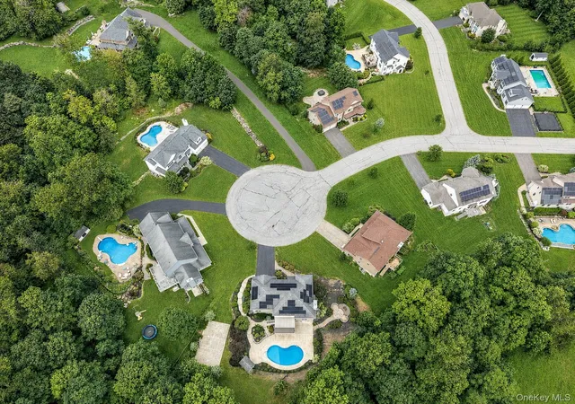 Photo 3 of Single family home for sale at 131 Winding Brk Ct, New Windsor, NY 12553 | MLS# 1041858 | Listing updated on 2026-09-17