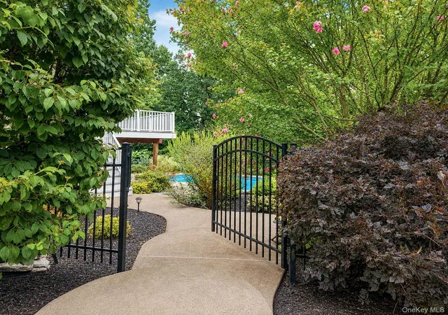 Photo 4 of Single family home for sale at 131 Winding Brk Ct, New Windsor, NY 12553 | MLS# 1041858 | Listing updated on 2026-09-17