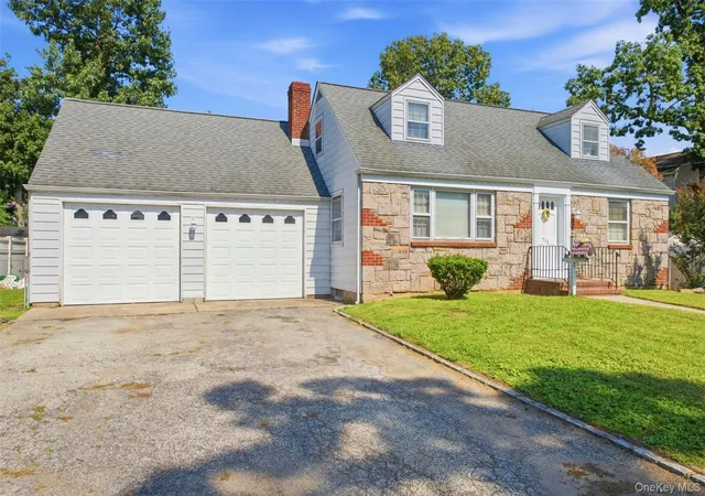 Photo 3 of Single family home for sale at 573 Grove Pl, Hempstead, NY 11572 | MLS# 1041863 | Listing updated on 2026-10-08
