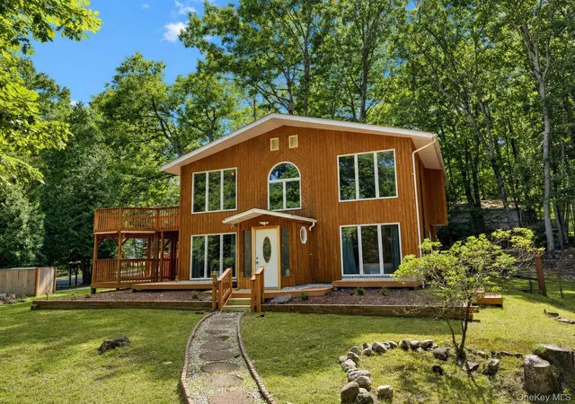 Photo 1 of Single family home for sale at 33 Buckingham Cir, Thompson, NY 12775 | MLS# 1041893 | Listing updated on 2026-09-06
