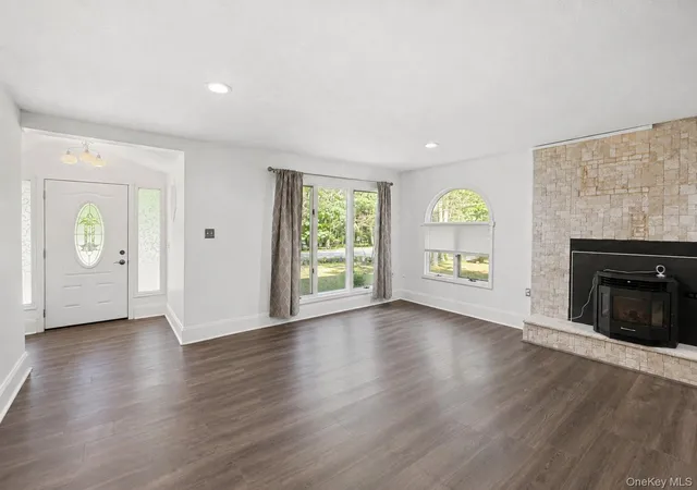 Photo 2 of Single family home for sale at 33 Buckingham Cir, Thompson, NY 12775 | MLS# 1041893 | Listing updated on 2026-09-06
