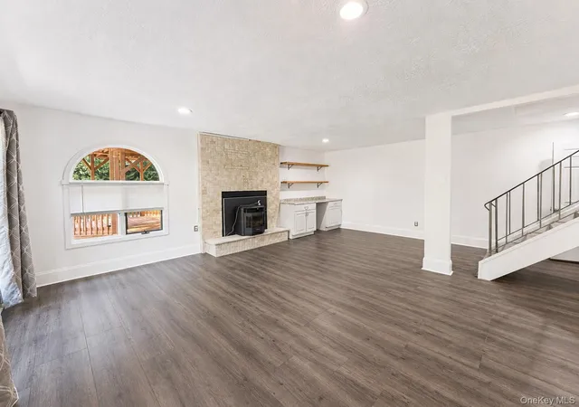 Photo 3 of Single family home for sale at 33 Buckingham Cir, Thompson, NY 12775 | MLS# 1041893 | Listing updated on 2026-09-06