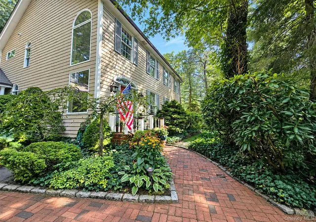 Photo 2 of Single family home for sale at 259 Astor Dr, Islip, NY 11782 | MLS# 1041895 | Listing updated on 2026-09-05