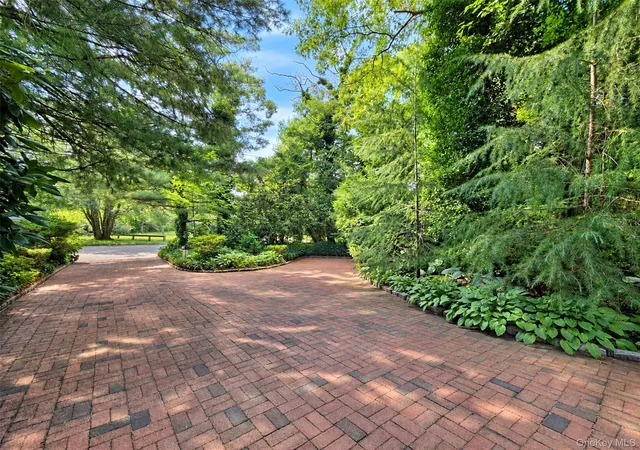 Photo 3 of Sale Pending at 259 Astor Dr, Islip, NY 11782 | MLS# 1041895 | Listing updated on 2026-10-01