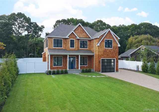 Photo 2 of Single family home for sale at 17 Nidzyn Ave, Southampton, NY 11960 | MLS# 1041897 | Listing updated on 2026-09-06