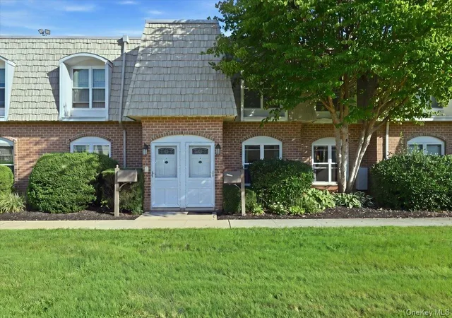 Photo 1 of Sale Pending at 175 Main Ave #167, Babylon, NY 11798 | MLS# 1041900 | Listing updated on 2026-09-19