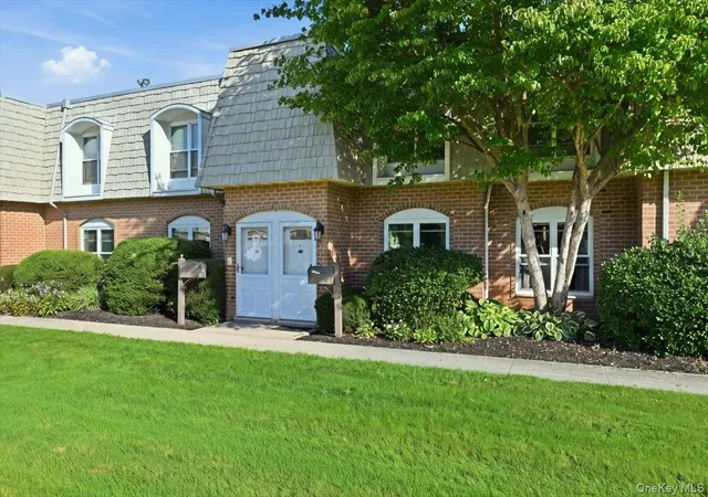 Photo 2 of Sale Pending at 175 Main Ave #167, Babylon, NY 11798 | MLS# 1041900 | Listing updated on 2026-09-19