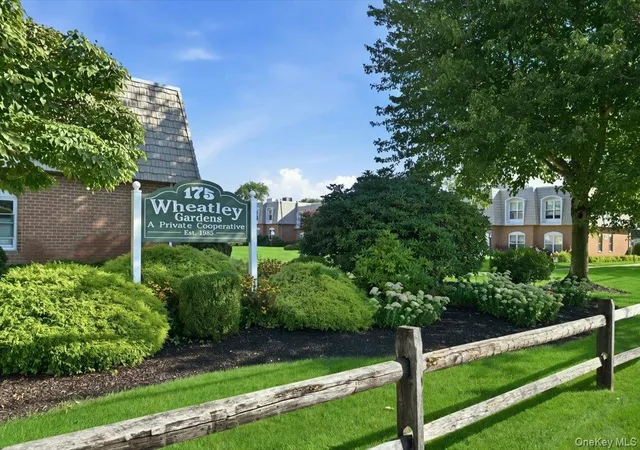 Photo 3 of Sale Pending at 175 Main Ave #167, Babylon, NY 11798 | MLS# 1041900 | Listing updated on 2026-09-19