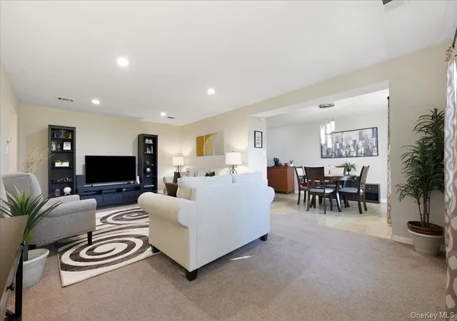 Photo 3 of Sale Pending at 175 Main Ave #167, Babylon, NY 11798 | MLS# 1041900 | Listing updated on 2026-09-19