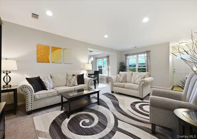 Photo 4 of Sale Pending at 175 Main Ave #167, Babylon, NY 11798 | MLS# 1041900 | Listing updated on 2026-09-19