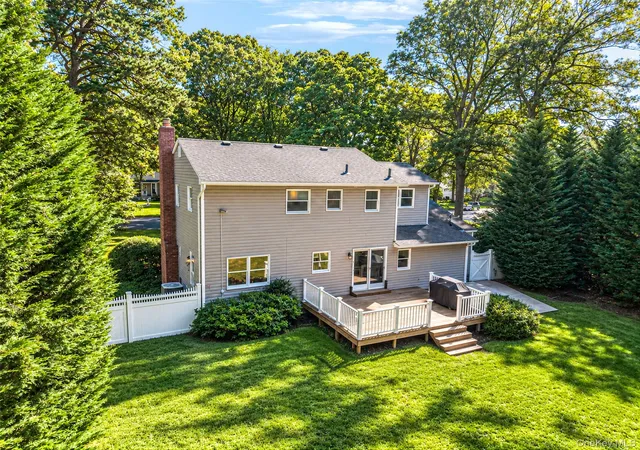 Photo 4 of Sale Pending at 16 Dogwood Dr, Smithtown, NY 11787 | MLS# 1041929 | Listing updated on 2026-09-25